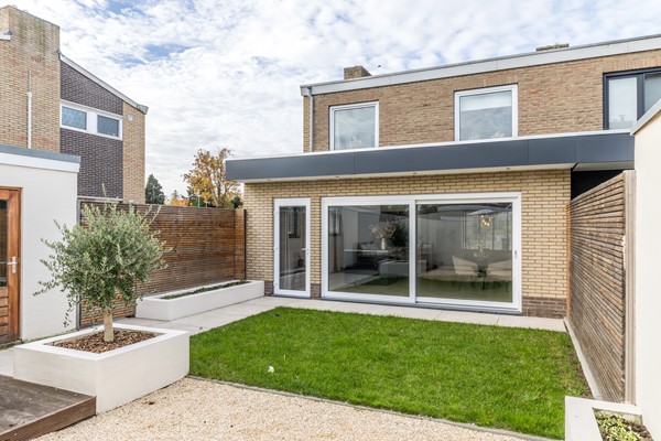 Foto - Verkocht onder voorbehoud: Instapklare gemoderniseerde geschakelde 2 onder 1 kap woning  met aanbouw, open keuken, tuin en garage in Voerendaal